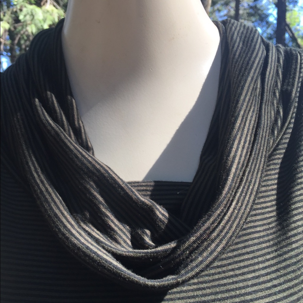 Micheal Farrell cowl neck sleeveless black T-shirt - Picture 2 of 9